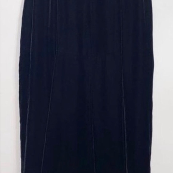 Tahari long black velvet skirt with 18% silk 161B5 - Picture 2 of 4